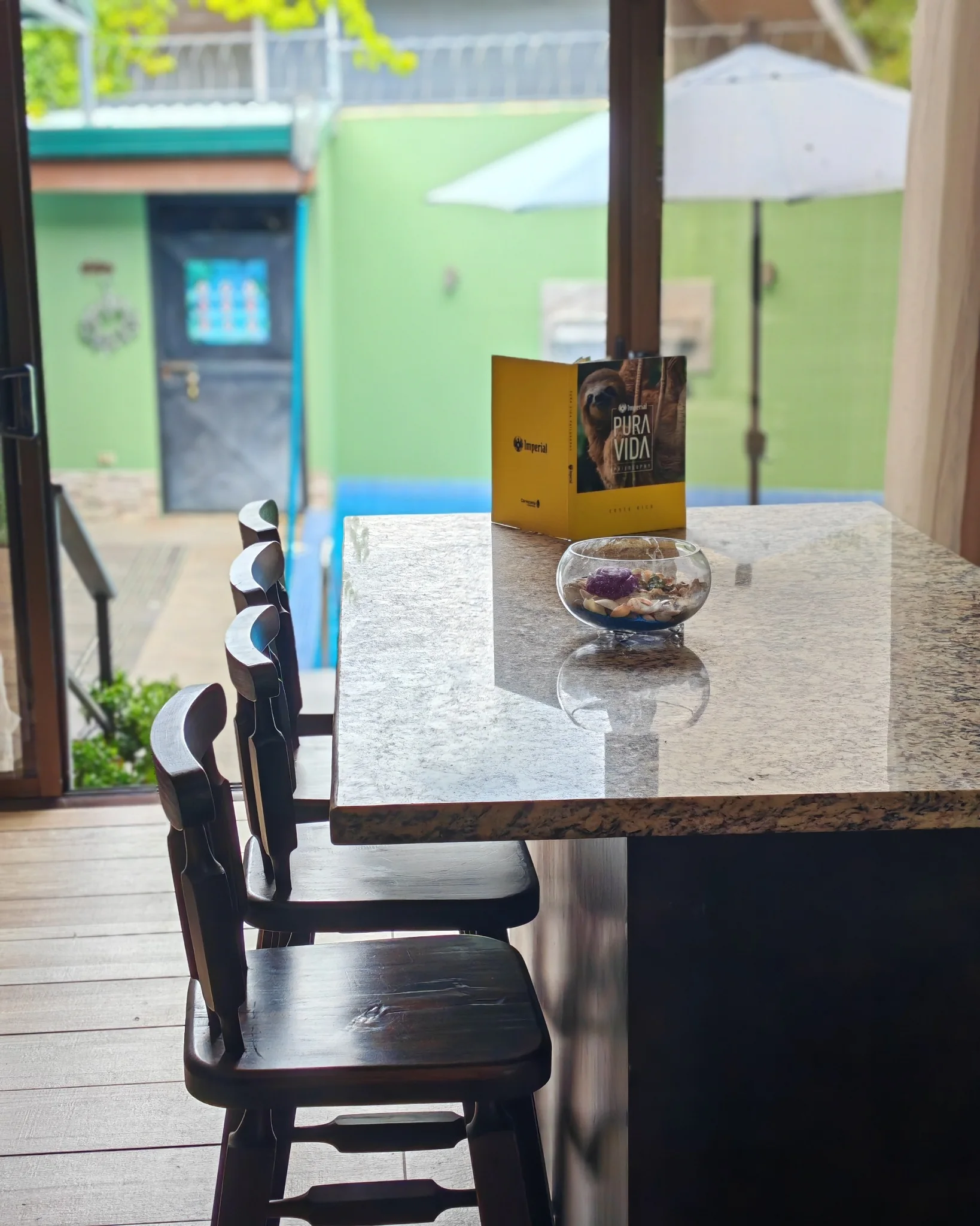Barra y comedor